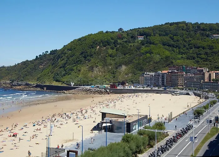 Always Easy I Larroca San Sebastian